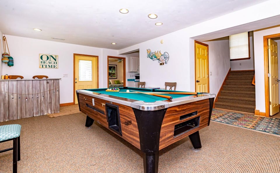 Sunny Delight - KDH MP 7, Ocean View, 130 Yds to Beach, Pool, Hot Tub, Pets OK, Flex Stays House in Kill Devil Hills