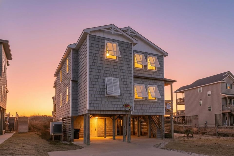 T.L. Sea - KDH MP 6, Oceanfront, Ocean view, Rec Room, Spacious Decks, Private Walk to Beach House in Kill Devil Hills