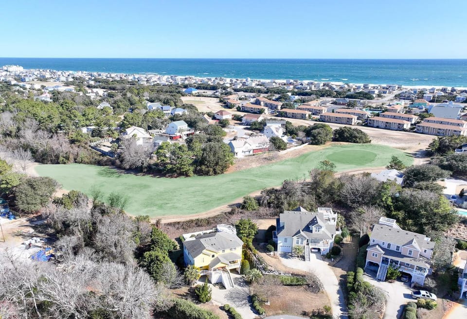 Show Boat - Kitty Hawk MP 2.5, Pool, Hot Tub, Rec Room, Pool Table, Golf Course Views House in Kitty Hawk
