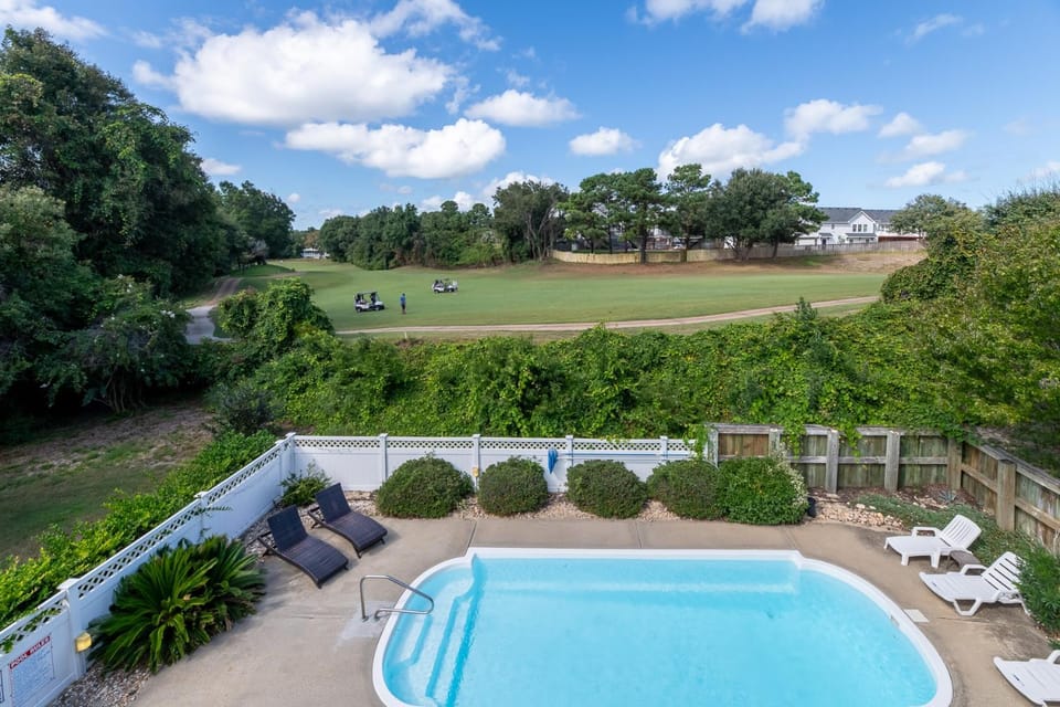 Show Boat - Kitty Hawk MP 2.5, Pool, Hot Tub, Rec Room, Pool Table, Golf Course Views House in Kitty Hawk