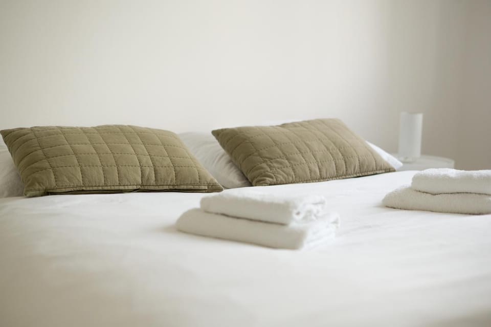 Bed, Photo of the whole room, Bedroom, towels