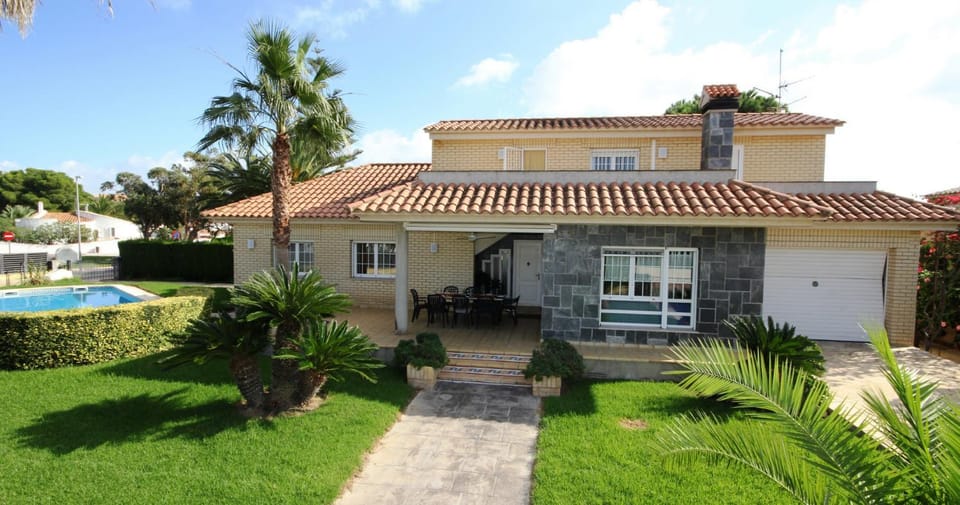 Property building, Garden view, Pool view
