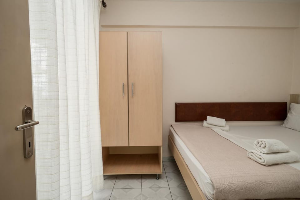 Bed, Bedroom, towels, wardrobe
