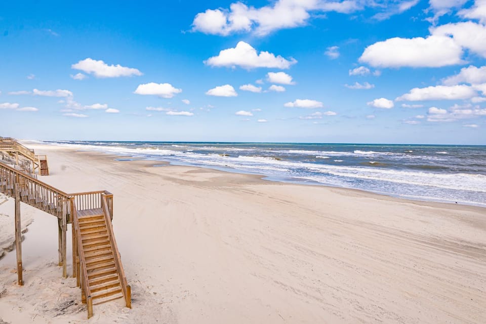 August Rush - Corolla, Whalehead, Oceanfront, Elevator, Pool Table, Dunetop Deck, Pets OK House in Corolla