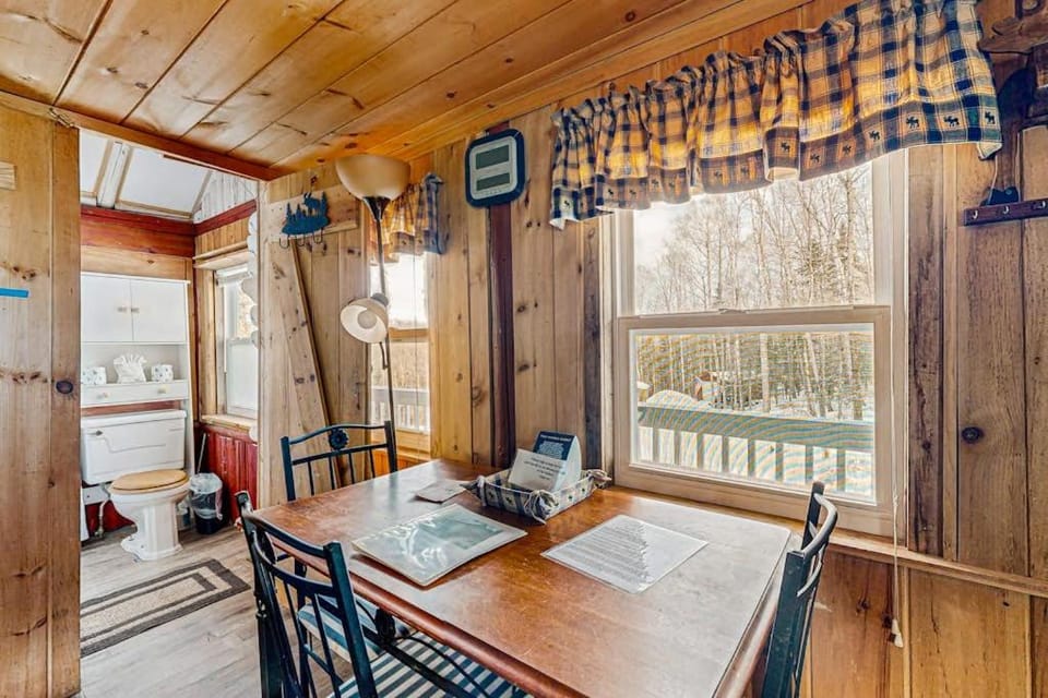 Seating area, Dining area