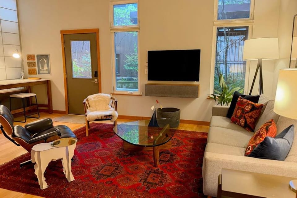 Glorious South Lake Union View House in Fremont