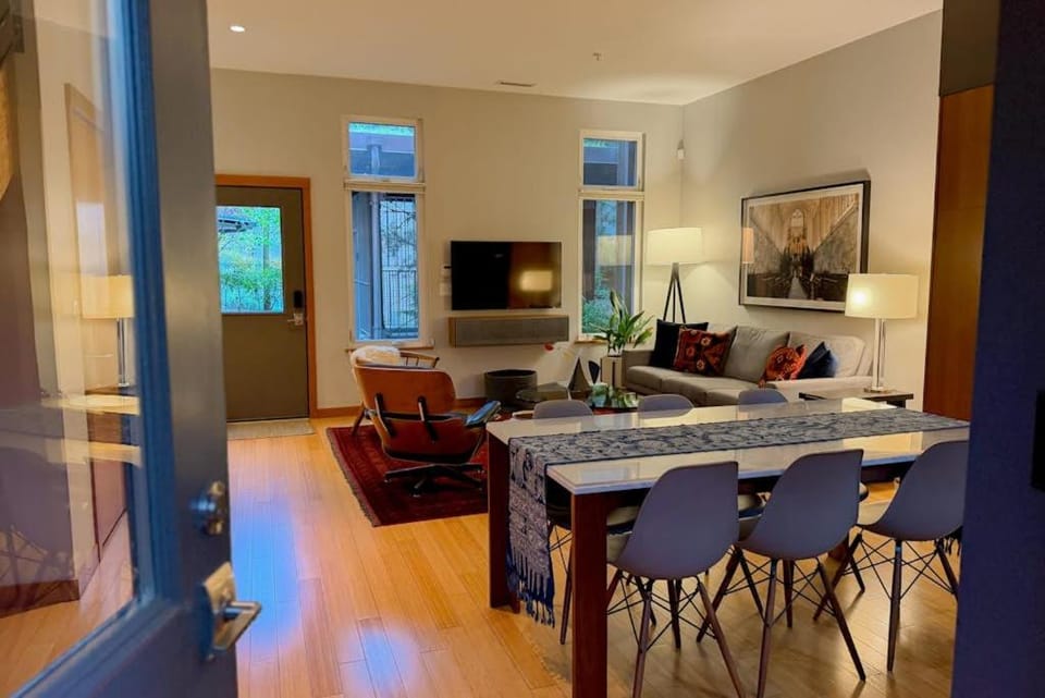 Glorious South Lake Union View House in Fremont