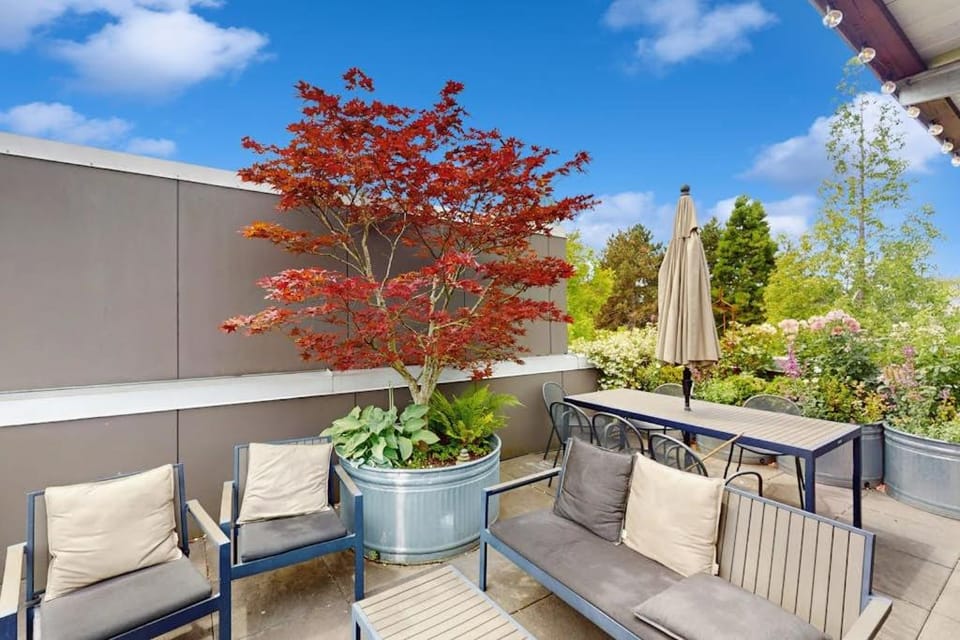 Glorious South Lake Union View House in Fremont