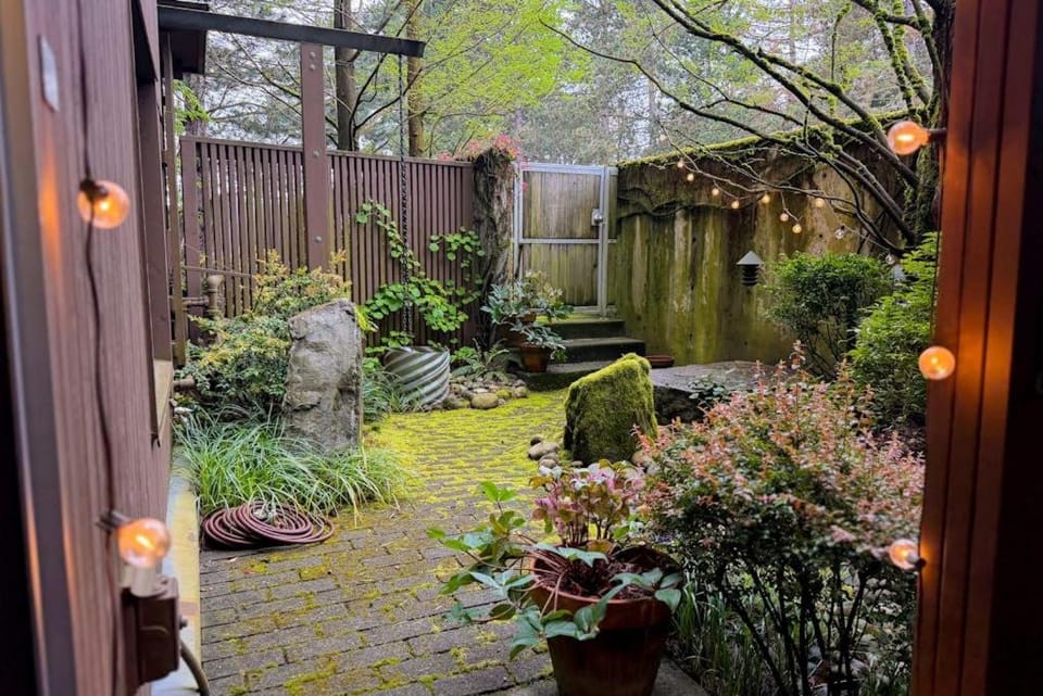 Glorious South Lake Union View House in Fremont