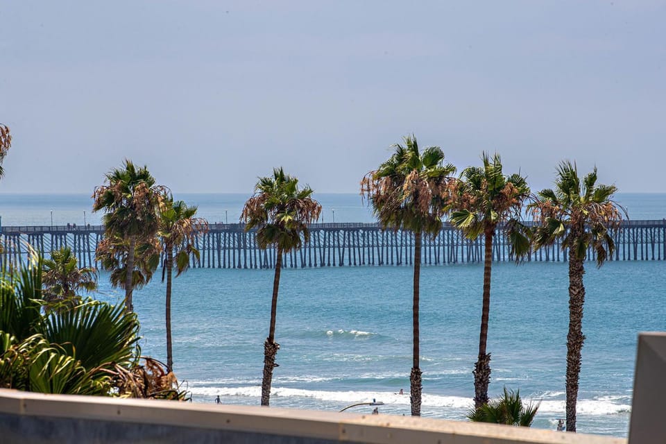 Penthouse Condo w/ Panoramic Ocean Views at Beach Resort House in Oceanside