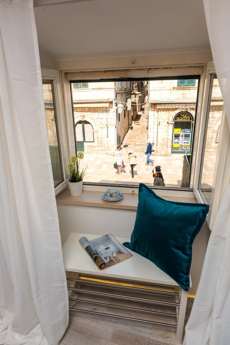 Nearby landmark, Living room, Seating area, City view, Street view