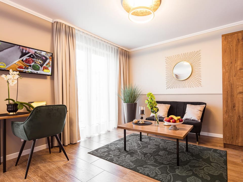 TV and multimedia, View (from property/room), Other, Decorative detail, Seating area