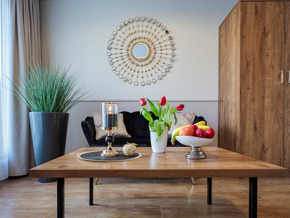 Other, Photo of the whole room, Decorative detail, Seating area, Food