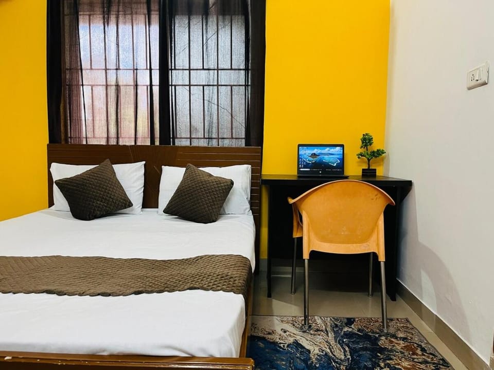 Bed, TV and multimedia, Photo of the whole room