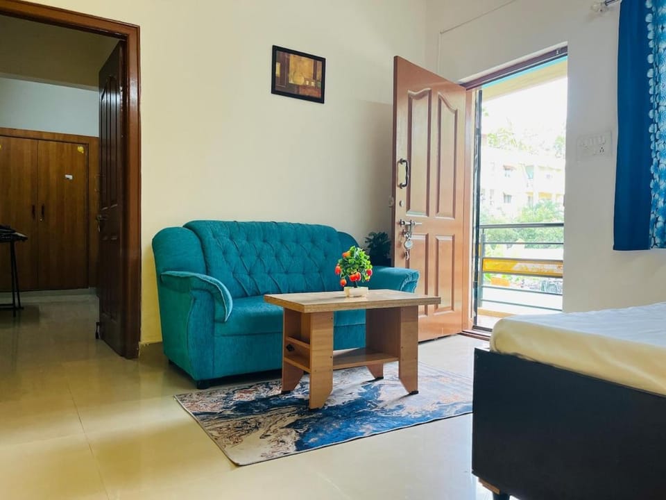 Living room, Photo of the whole room, Seating area