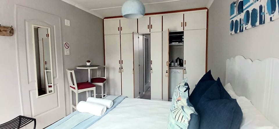 Shark Cove Little Cottage Apartment in Western Cape