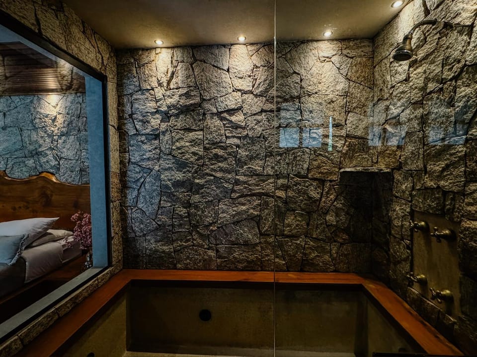 Hot Tub, Bathroom