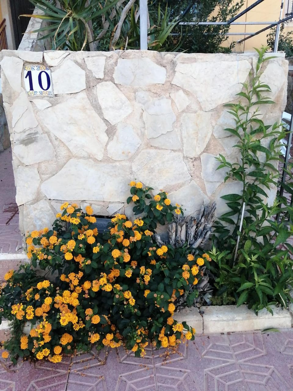 Facade/entrance, Balcony/Terrace
