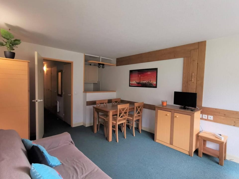 Studio cabine 4 pers, balcon sud, pied des pistes, Grand Tourmalet - Bagnères-de-Bigorre - FR-1-404-211 Cabin in Aragon