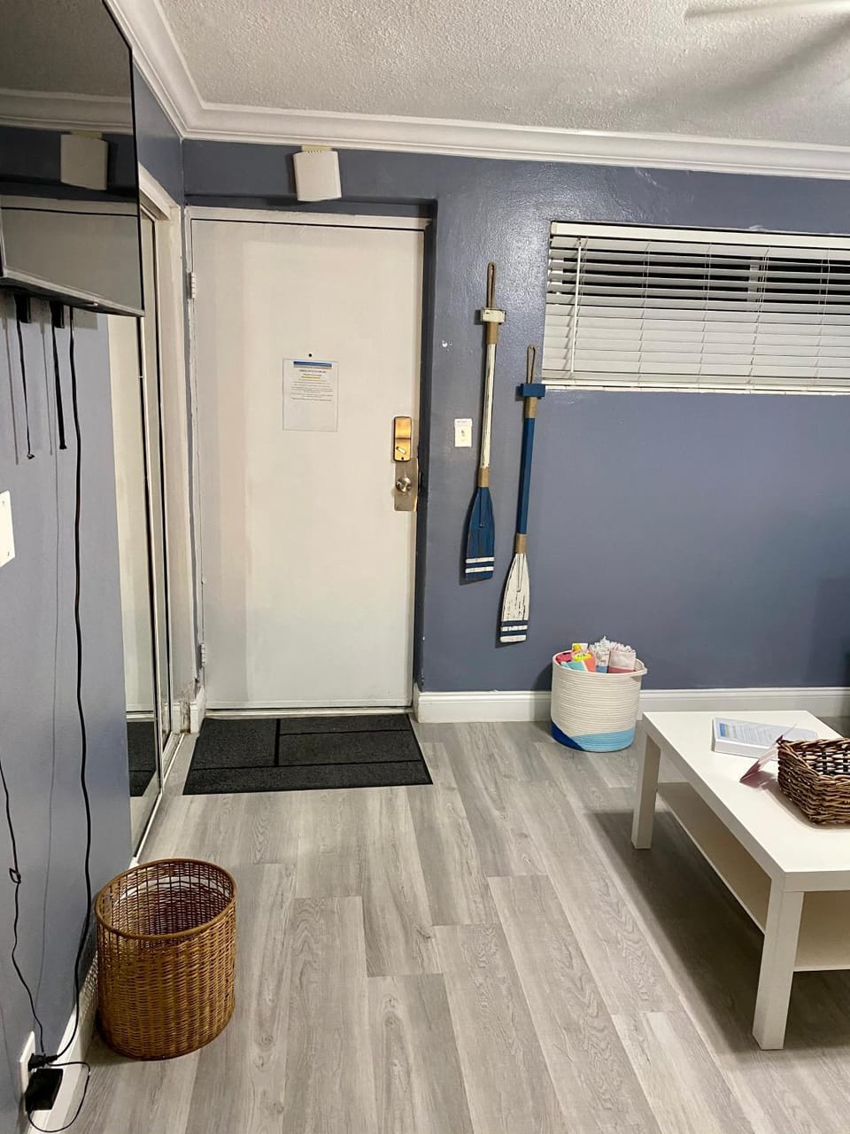 Bed, Bathroom, Dining area, Bedroom, Pets, Family