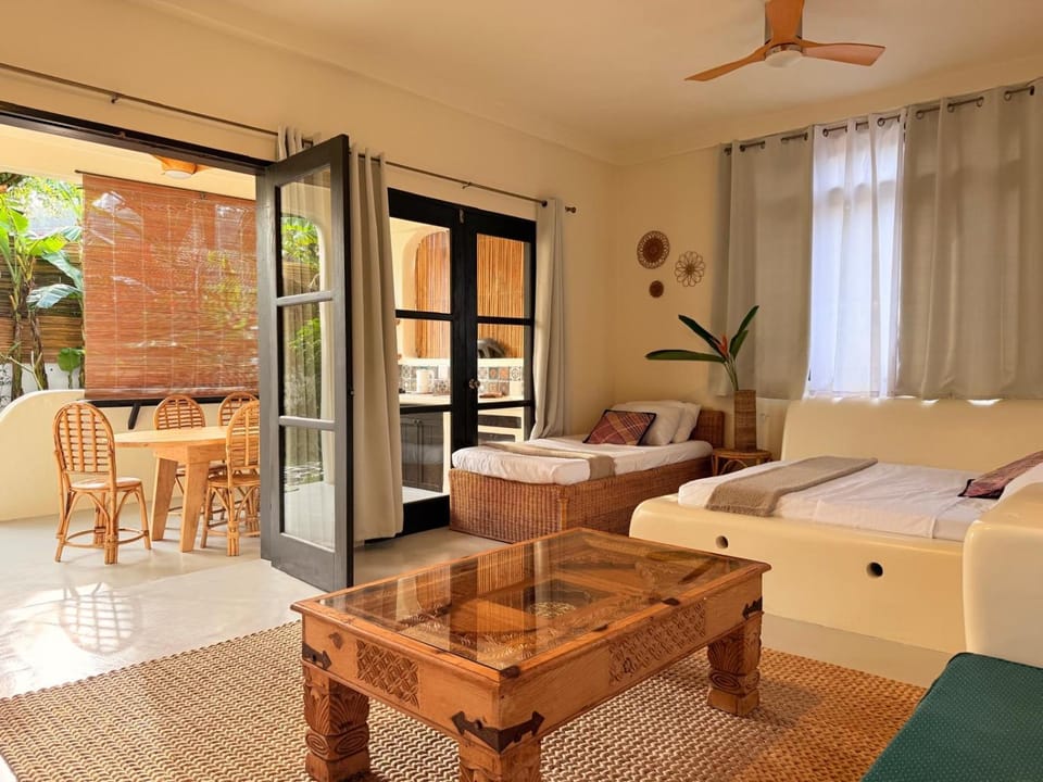 Parrots Boutique Resort Hotel in San Vicente