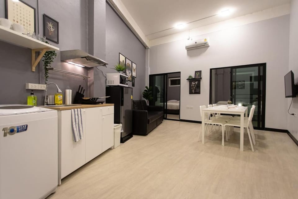 U1 Large 2 bed rooms BTS Udomsuk Apartment in Bangkok
