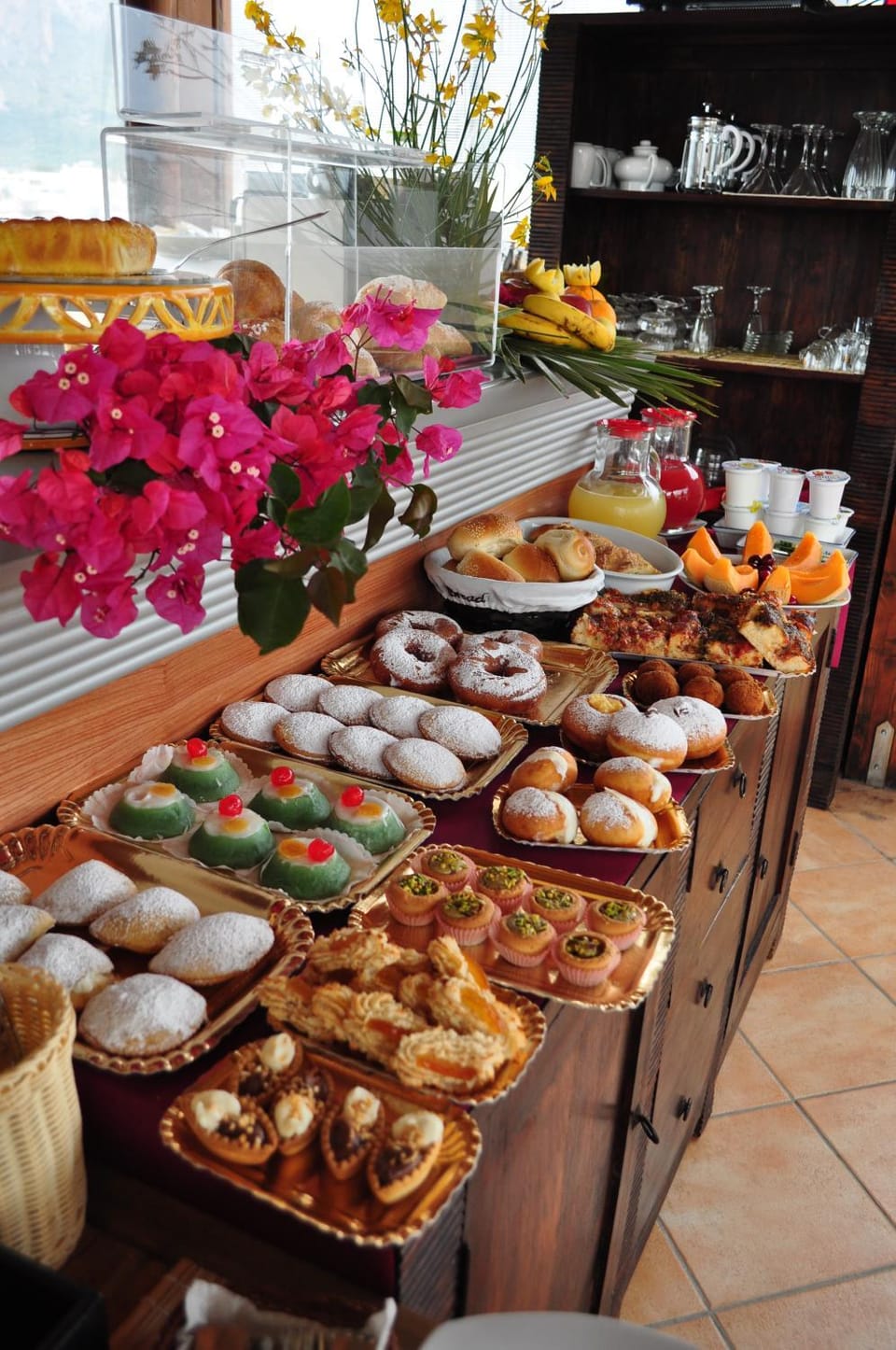 Restaurant/places to eat, Food and drinks