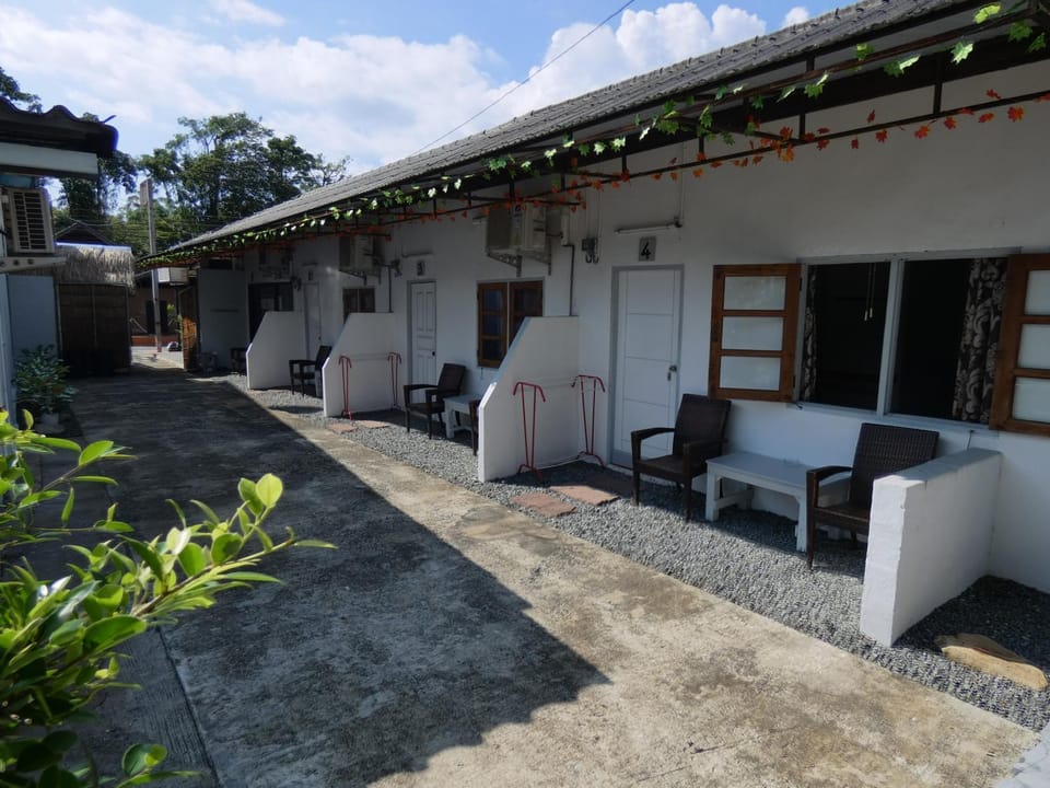 Lemon Guesthouse Hotel in Ko Chang