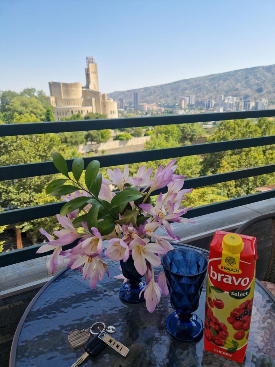 View (from property/room), Balcony/Terrace, City view, Mountain view