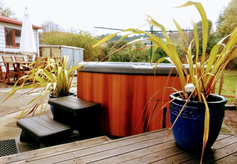 Hot Tub, Hot Tub