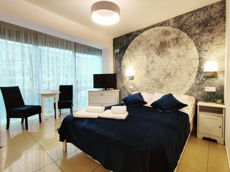 Bed, TV and multimedia, Photo of the whole room