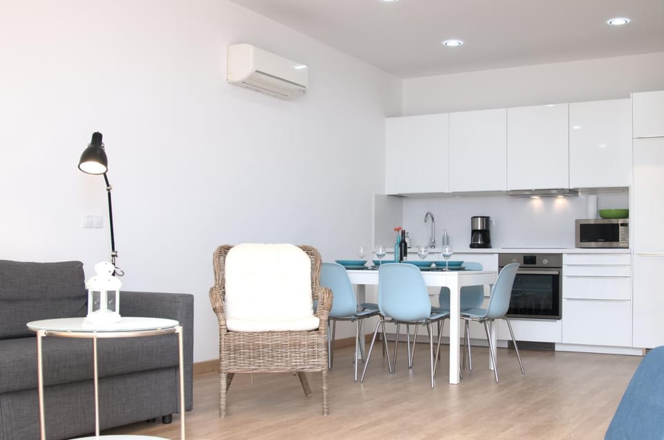 Kitchen or kitchenette, Living room, Photo of the whole room, Seating area, Dining area