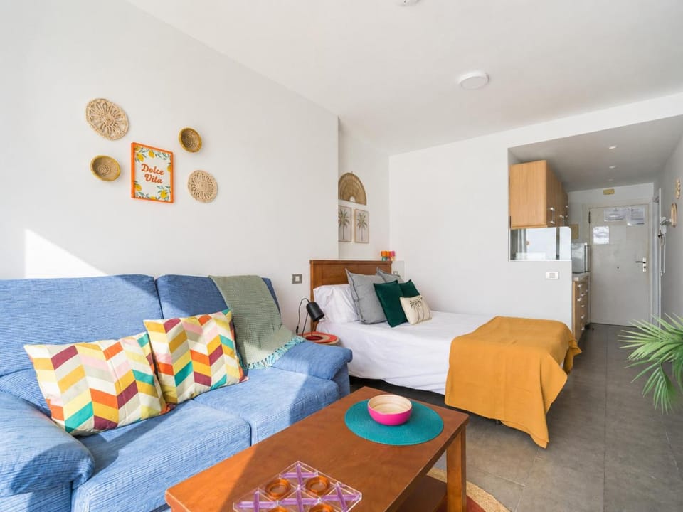 Bed, Kitchen or kitchenette, Living room