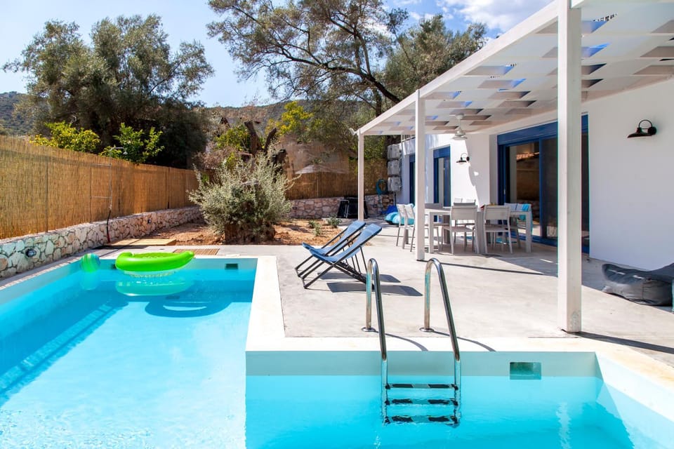 Swimming pool, Swimming pool
