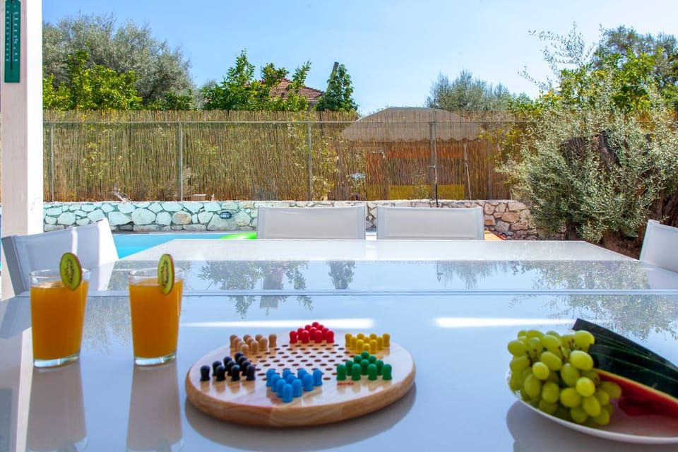 Food and drinks, Swimming pool, Swimming pool, Drinks