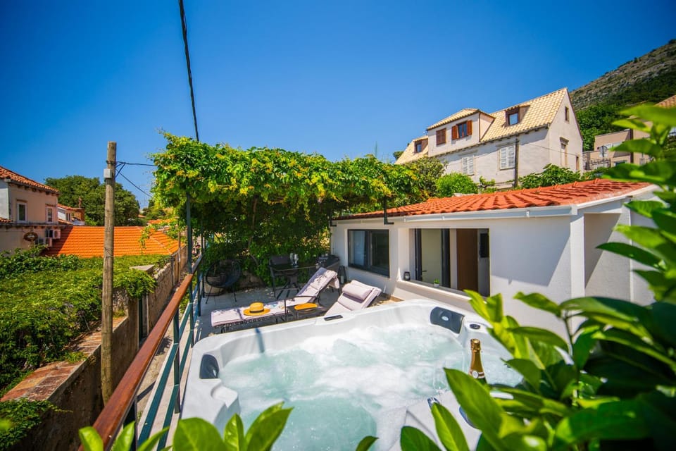 Day, Hot Tub