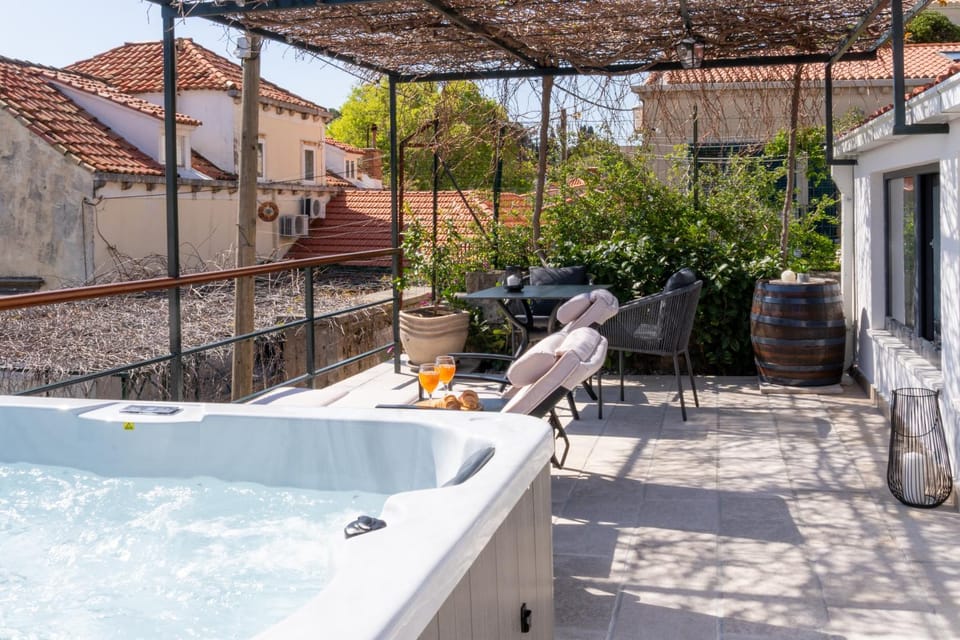 Patio, Natural landscape, Hot Tub, sunbed