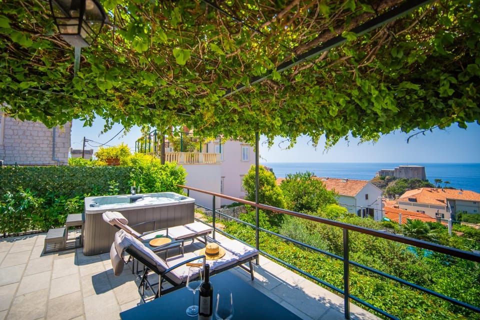 View (from property/room), Balcony/Terrace, Seating area