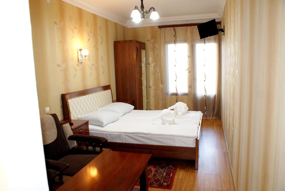 Photo of the whole room, Decorative detail