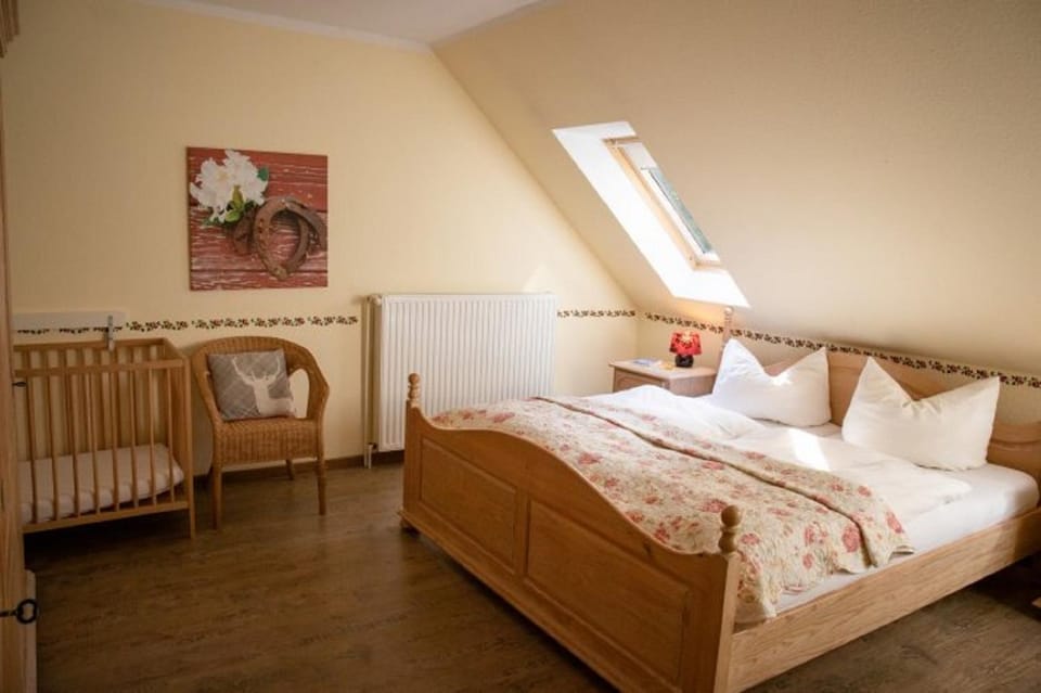 Bed, Photo of the whole room, Decorative detail, Bedroom, Pets, cot, flat iron, pet friendly
