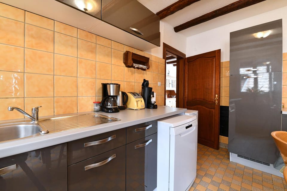 Coffee/tea facilities, Kitchen or kitchenette, dishwasher