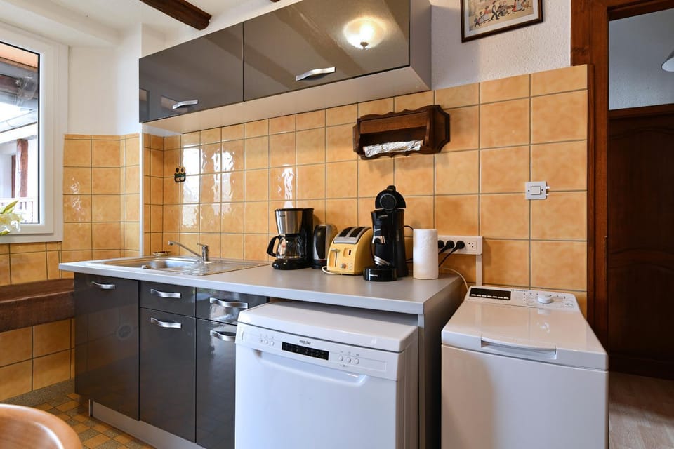 Coffee/tea facilities, dishwasher, toaster