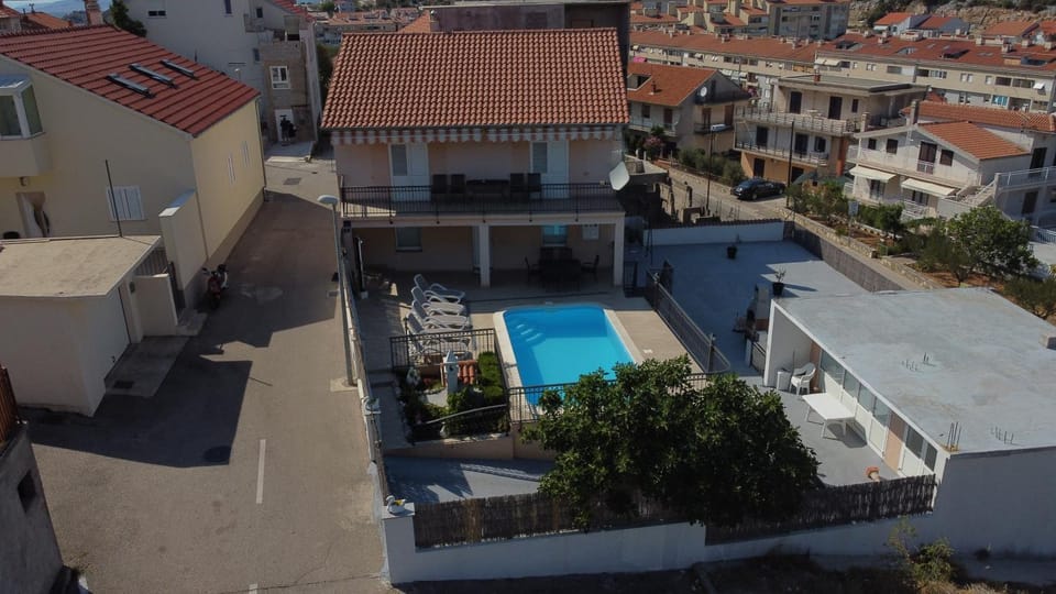 Day, Neighbourhood, Street view, Swimming pool