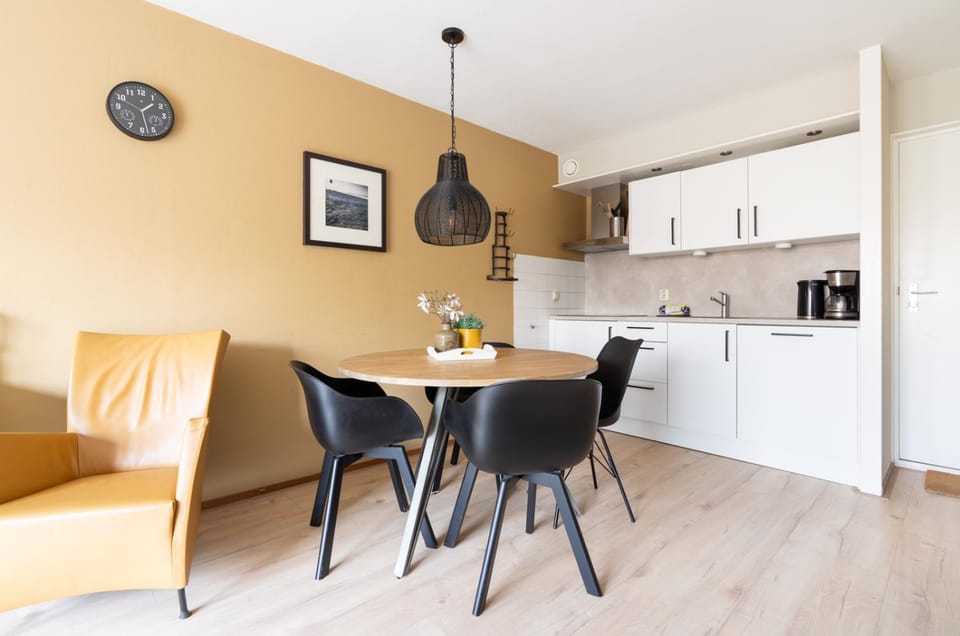 Dining area, kitchen