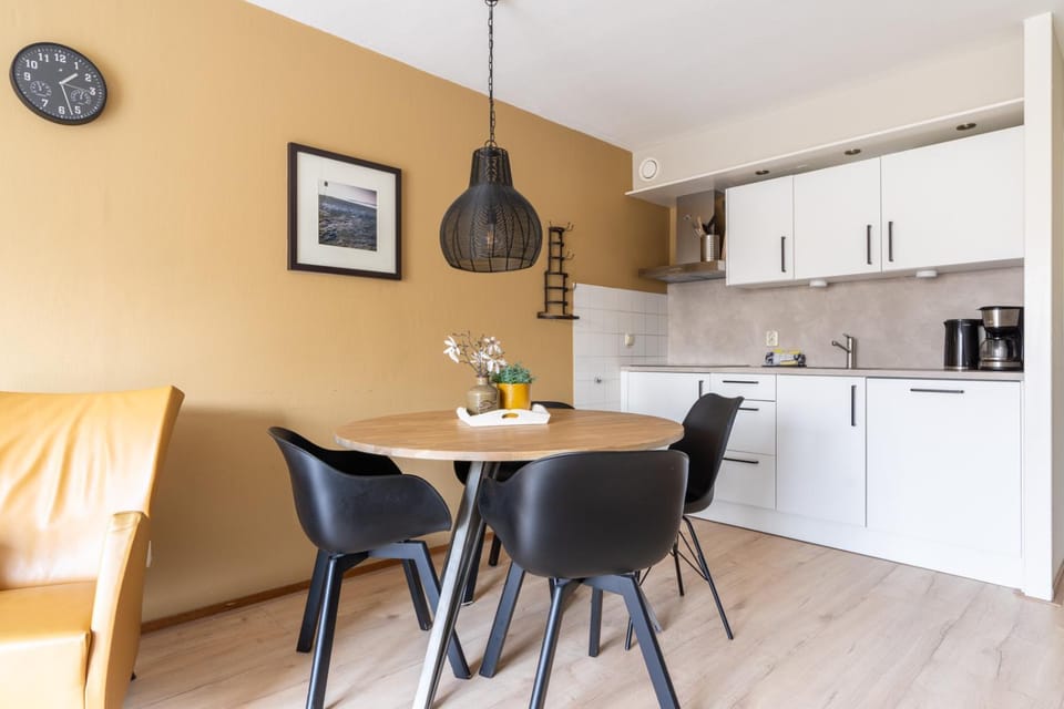 Dining area, kitchen