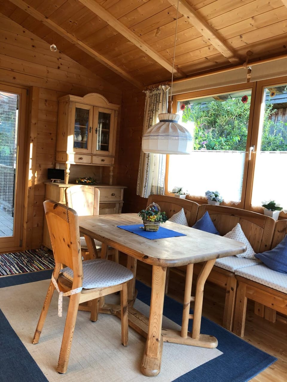 Seating area, Dining area