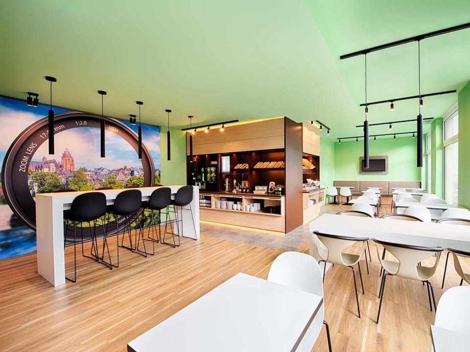 Lounge or bar, Breakfast