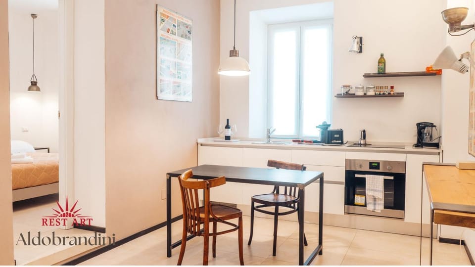 Kitchen or kitchenette, Photo of the whole room, Dining area