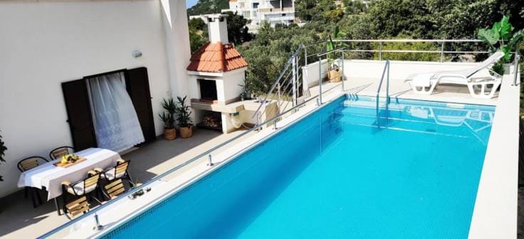 Holiday home (8+1) with Pool and amazing sea view Villa in Makarska