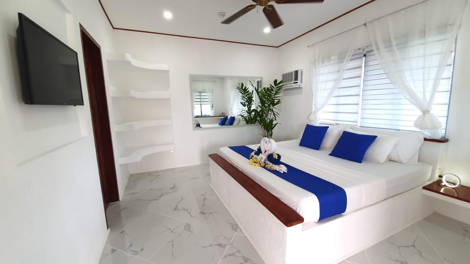 Photo of the whole room, Bedroom